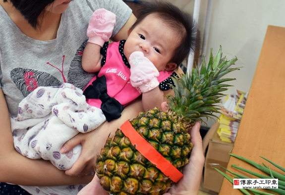 馬寶寶(新北永和區嬰兒寶寶滿月剃頭理髮、免費嬰兒剃胎毛儀式吉祥話)。中國風會場，爸媽寶貝免費穿「日中韓」古裝禮服。專業拍照、DVD光碟、證書。★購買「臍帶章、肚臍章、胎毛筆刷印章」贈送：剃頭、收涎、抓周，三選一。 2015.09.19 照片18